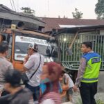 Truk Fuso Diduga Rem Blong Hantam Rumah Warga di Binjai Timur