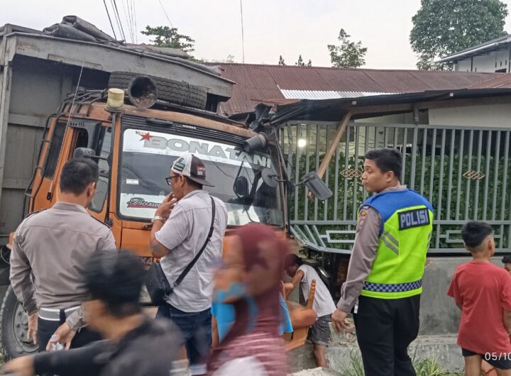 Truk Fuso Diduga Rem Blong Hantam Rumah Warga di Binjai Timur