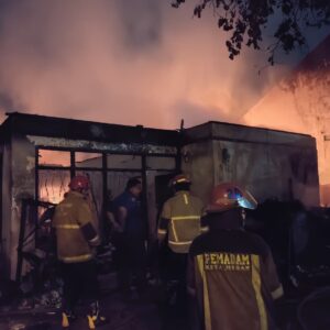 Tempat Penyimpanan Peralatan Dekorasi Pesta di Medan Johor Terbakar