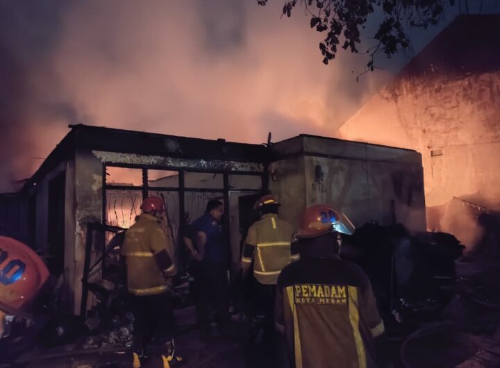 Tempat Penyimpanan Peralatan Dekorasi Pesta di Medan Johor Terbakar