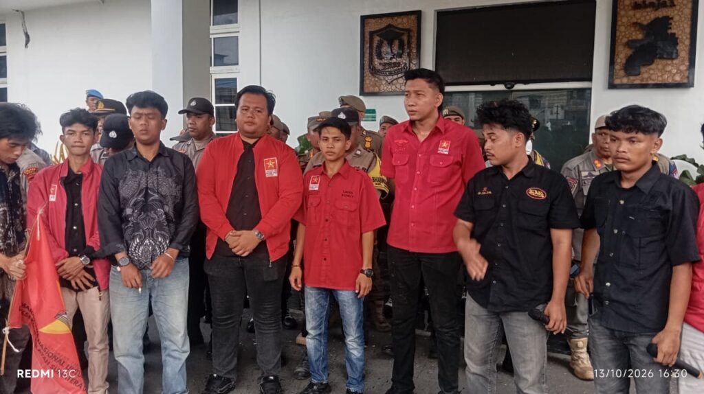 LMND Binjai Unjuk Rasa, Soroti Nasib PKL hingga Infrastruktur Jalan Berlubang