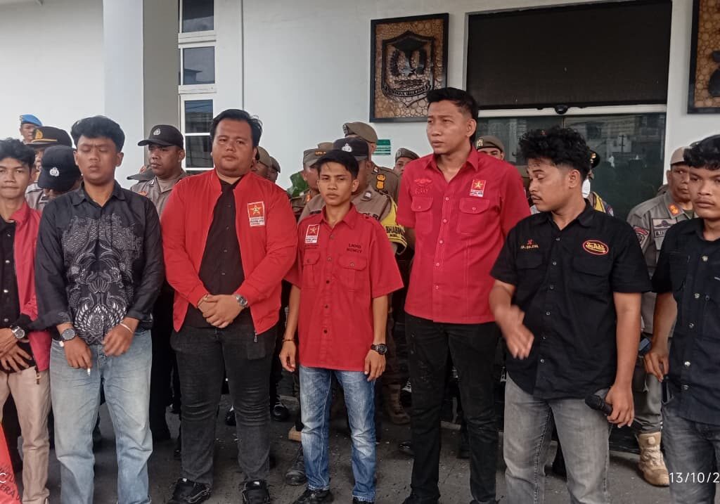 LMND Binjai Unjuk Rasa, Soroti Nasib PKL hingga Infrastruktur Jalan Berlubang