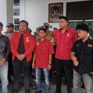 LMND Binjai Unjuk Rasa, Soroti Nasib PKL hingga Infrastruktur Jalan Berlubang