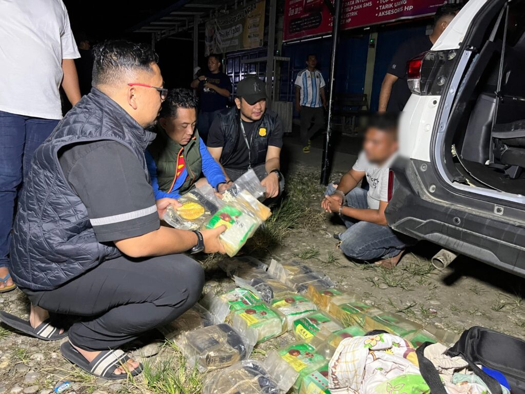 Tabrak Mobil Pelaku, Polisi Gagalkan Pengiriman 24 Kg Sabu ke Palembang