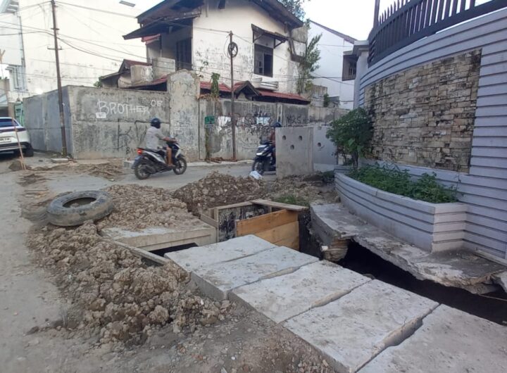 Proyek Drainase Rp1,99 Miliar Amburadul, Warga Kelurahan Hamdan Protes