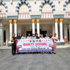 Sambut Hari Jadi ke-75, Bid Humas Polda Sumut Gelar Bakti Sosial Bersihkan Rumah Ibadah