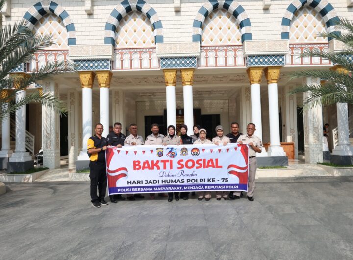 Sambut Hari Jadi ke-75, Bid Humas Polda Sumut Gelar Bakti Sosial Bersihkan Rumah Ibadah