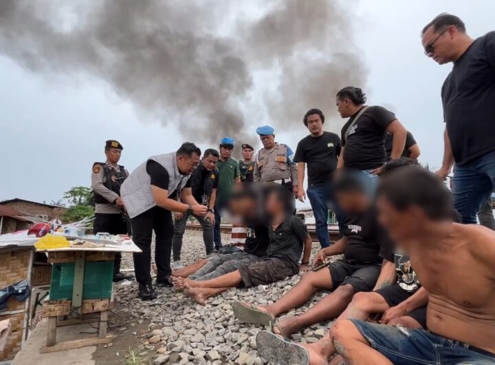 Sarang Narkoba di Bantaran Rel Tembung Dibakar, 6 Pelaku Diamankan