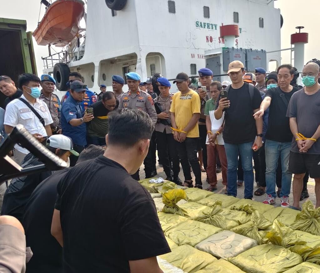 Pengungkapan Narkoba 2 Ton di Belawan, 8 Tersangka dan Kapal Global 168 Diamankan