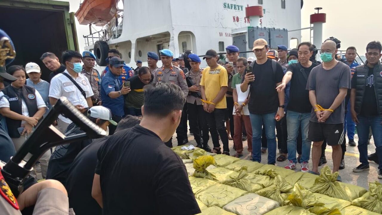 Pengungkapan Narkoba 2 Ton di Belawan, 8 Tersangka dan Kapal Global 168 Diamankan