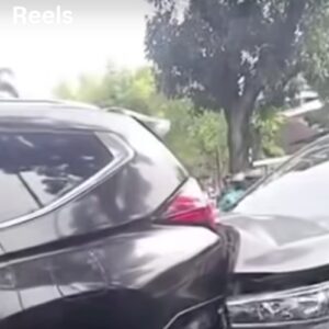 Mobil Mewah Tabrakan Beruntun di Jalan Sudirman, 3 Orang Terluka