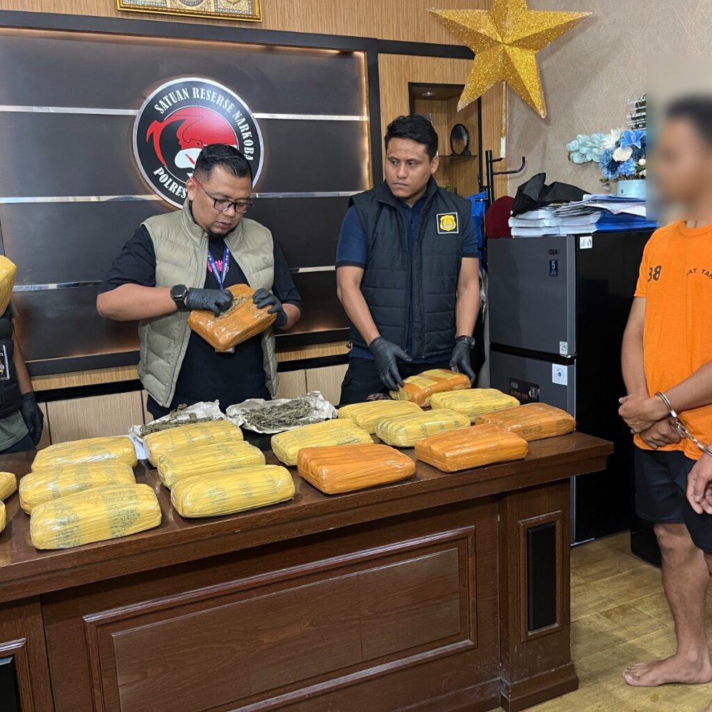 Polrestabes Medan Gerebek Gudang Penyimpanan 18 Kg Ganja, 2 Orang Ditangkap