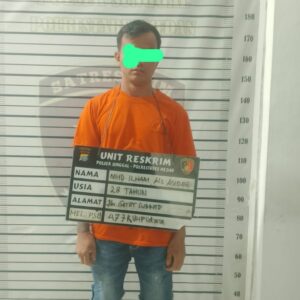 Jendela Dirusak, Asiong Curi 5 HP